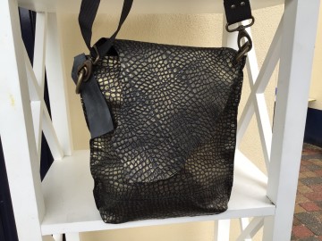 2b7bd3ae a365 4333 97a8 9c15e66ac6c6